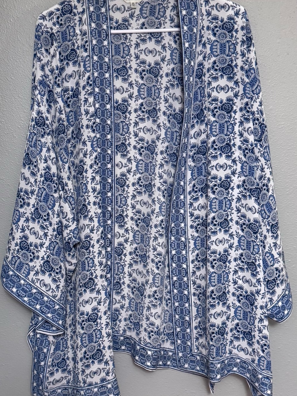 Max Studio Blue & White Floral Kimono